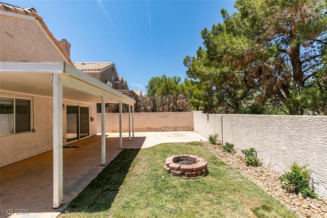87 Ginger Lily Ter, Henderson, NV 89074 - fenced backyard featuring an outdoor fire pit and a patio area