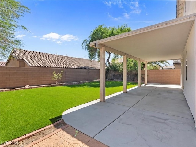 4905 Apache Valley Ave, Las Vegas, NV 89131 - fenced backyard featuring a patio area