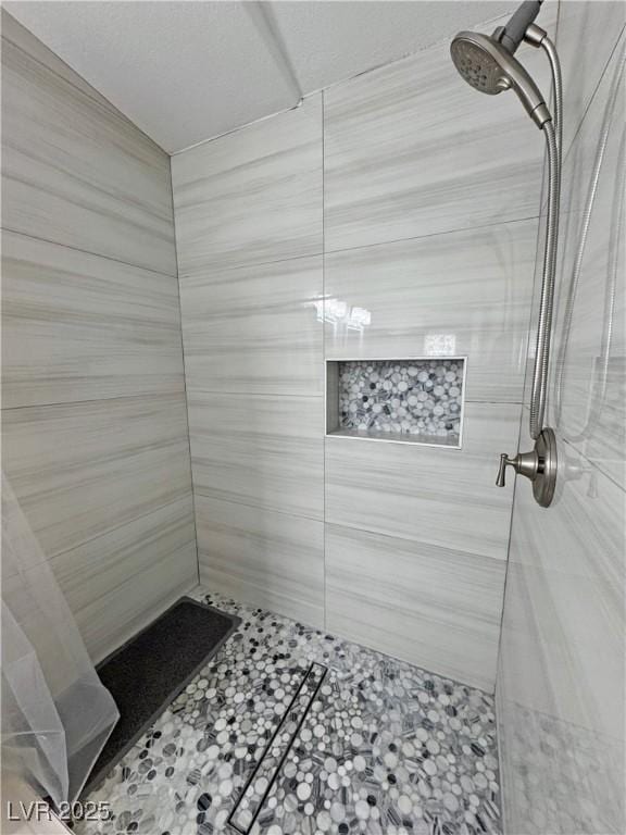 2530 Commercial Dr, Pahrump, NV 89048 - bathroom featuring a tile shower and tile patterned floors