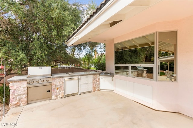 226 Dalmatian Ln, Las Vegas, NV 89107 - view of patio / terrace with an outdoor kitchen