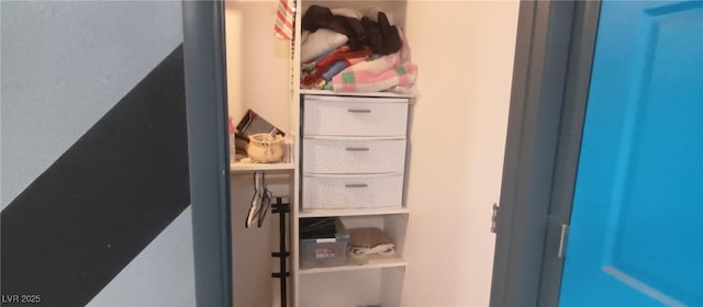 5068 Killarney St, Las Vegas, NV 89122 - view of closet