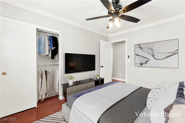 11649 Royal Derwent Dr, Las Vegas, NV 89138 - bedroom featuring wood finished floors, ornamental molding, a closet, and ceiling fan