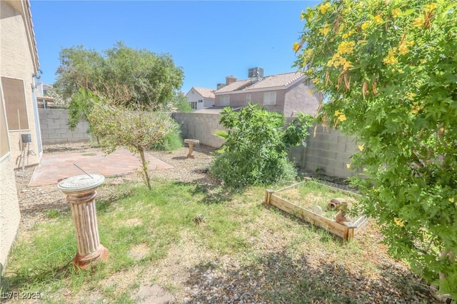 1349 Goldenglow Rd, Las Vegas, NV 89108 - fenced backyard featuring a garden and a patio area