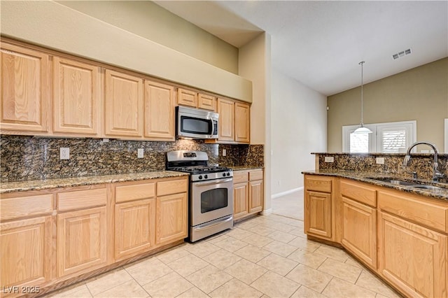 8204 Turbys Treehouse Pl, Las Vegas, NV 89131 - kitchen with stainless steel appliances, light brown cabinetry, tasteful backsplash, lofted ceiling, and light tile patterned floors
