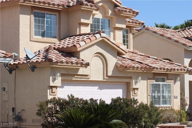 8982 Emerald Waters Ct, Las Vegas, NV 89147 - view of front of property featuring a tile roof and stucco siding