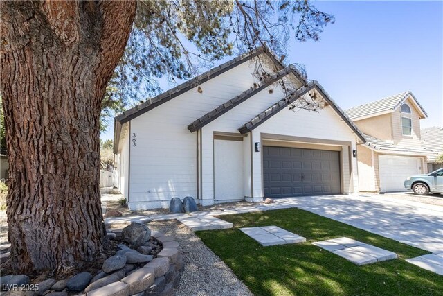 363 El Pico Dr, Henderson, NV 89014 - view of front of house featuring driveway and an attached garage