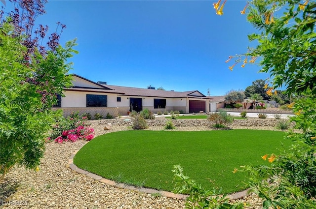 3917 Leon Ave, Las Vegas, NV 89130 - view of front facade with a front yard and stucco siding