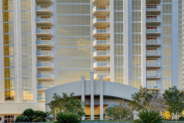 135 E Harmon Ave Unit 2721, Las Vegas, NV 89109 - view of apartment building / complex