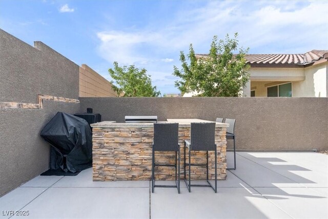 6421 Winecup St, Las Vegas, NV 89149 - view of patio / terrace with exterior kitchen