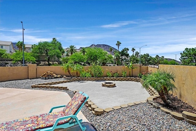 100 Crossfoot Terrace Ct, Henderson, NV 89002 - fenced backyard with a patio and an outdoor fire pit