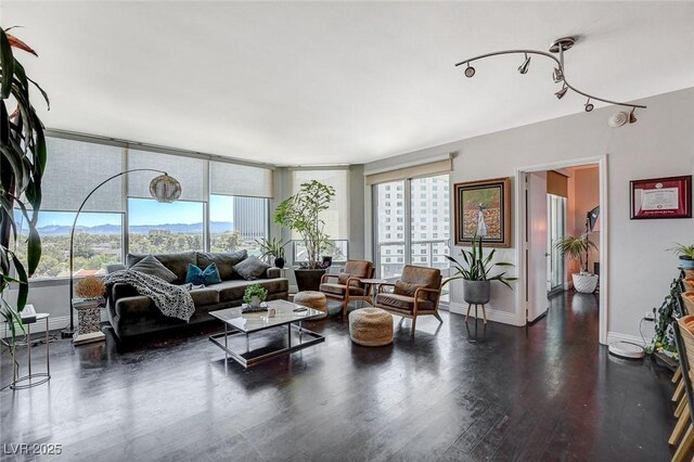 322 Karen Ave Unit 601, Las Vegas, NV 89109 - photo 2