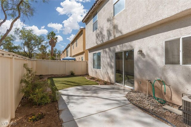 908 Shining Rose Pl, Henderson, NV 89052 - fenced backyard featuring a patio area