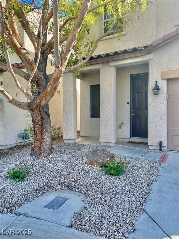 908 Shining Rose Pl, Henderson, NV 89052 - property entrance with stucco siding and a garage