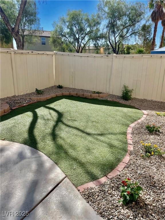 908 Shining Rose Pl, Henderson, NV 89052 - fenced backyard featuring a putting green
