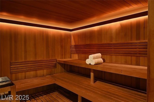 2000 N Fashion Show Dr Unit 3000, Las Vegas, NV 89109 - relaxing sauna / steam room with wooden walls