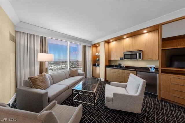 2000 N Fashion Show Dr Unit 5417, Las Vegas, NV 89109 - living area featuring recessed lighting