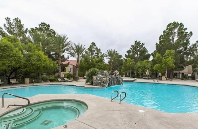 2200 S Fort Apache Rd Unit 2217, Las Vegas, NV 89117 - community pool with a community hot tub