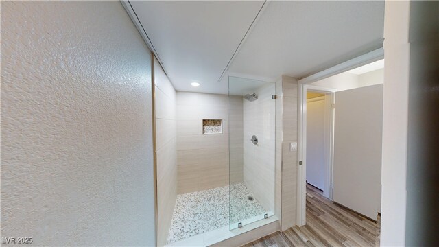 8070 W Russell Rd Unit 1046, Las Vegas, NV 89113 - full bathroom featuring a tile shower, wood finished floors, a textured wall, and recessed lighting