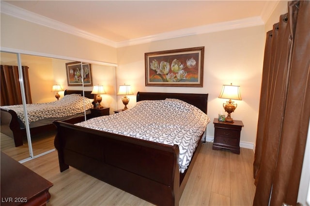 230 E Flamingo Rd Unit 229, Las Vegas, NV 89169 - bedroom with crown molding and light wood finished floors