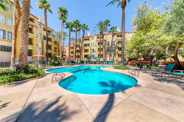 230 E Flamingo Rd Unit 229, Las Vegas, NV 89169 - community pool with a patio