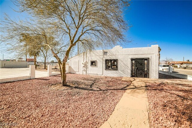 603 W Adams Ave, Las Vegas, NV 89106 - adobe home with stucco siding and a patio