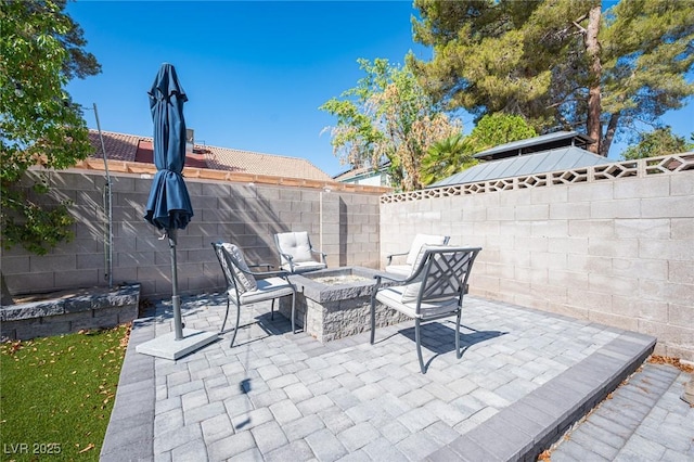 1553 Bright View Dr, Las Vegas, NV 89119 - fenced backyard with an outdoor fire pit and a patio area