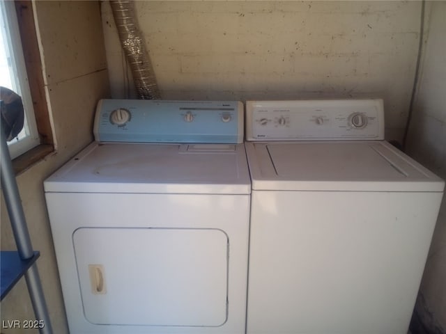 192 W Alma Ave, Overton, NV 89040 - laundry area featuring washing machine and dryer