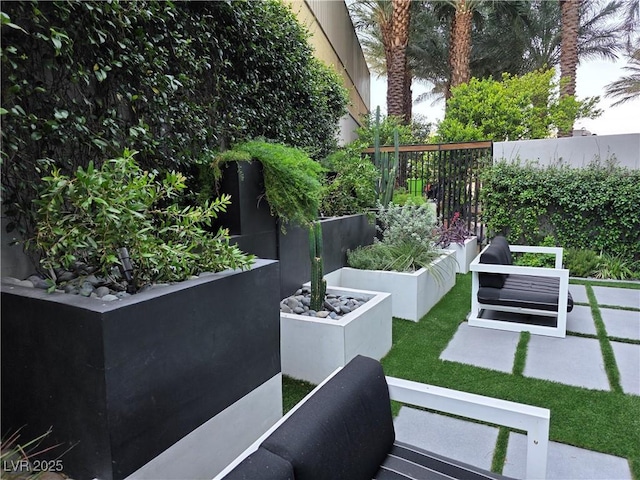 4471 Dean Martin Dr Unit 1104, Las Vegas, NV 89103 - view of yard