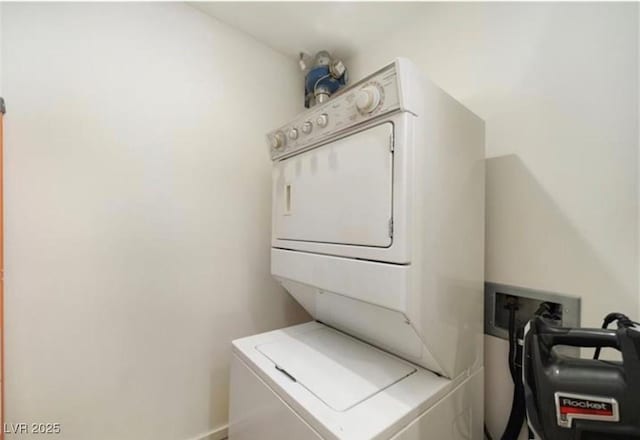 900 Las Vegas Blvd Unit 912, Las Vegas, NV 89101 - laundry area featuring stacked washing machine and dryer and baseboards
