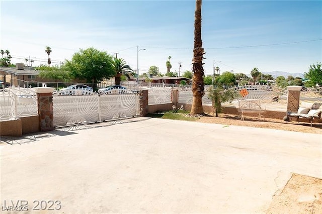 624 N Bruce St, Las Vegas, NV 89101 - view of gate