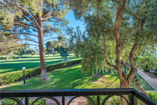 882 Tam O Shanter, Las Vegas, NV 89109 - view of property's community featuring a lawn