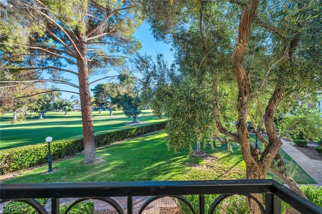 882 Tam O Shanter, Las Vegas, NV 89109 - view of property's community featuring a lawn