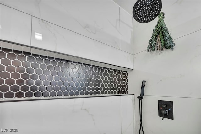 882 Tam O Shanter, Las Vegas, NV 89109 - bathroom view of a tile shower