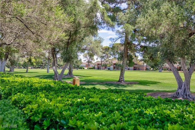 572 Tam O Shanter, Las Vegas, NV 89109 - view of property's community with a lawn