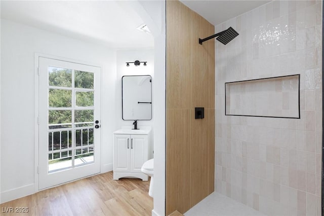 572 Tam O Shanter, Las Vegas, NV 89109 - bathroom featuring tiled shower, wood finished floors, and vanity