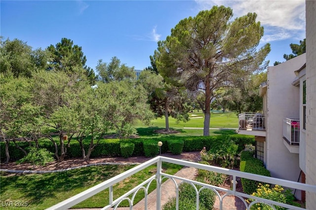 572 Tam O Shanter, Las Vegas, NV 89109 - view of green lawn featuring a balcony