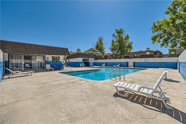 4683 Monterey Cir Unit 4, Las Vegas, NV 89169 - community pool with a patio