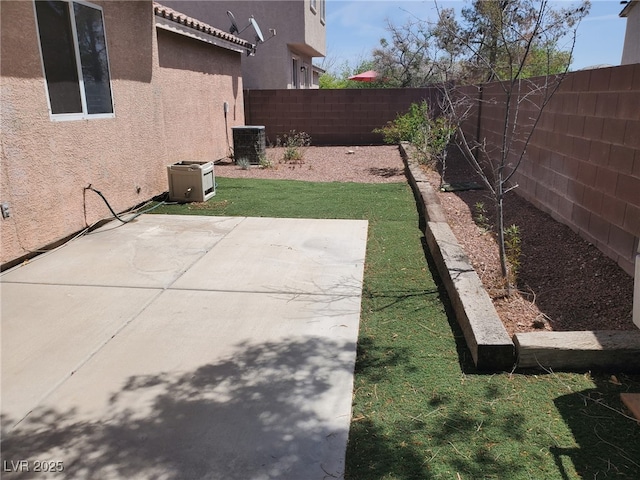 10719 Tottenham Ave, Las Vegas, NV 89135 - fenced backyard with a patio