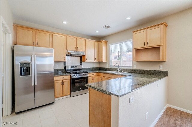 5282 Monterey Park Cir, Las Vegas, NV 89146 - kitchen with appliances with stainless steel finishes, light brown cabinetry, under cabinet range hood, a peninsula, and recessed lighting