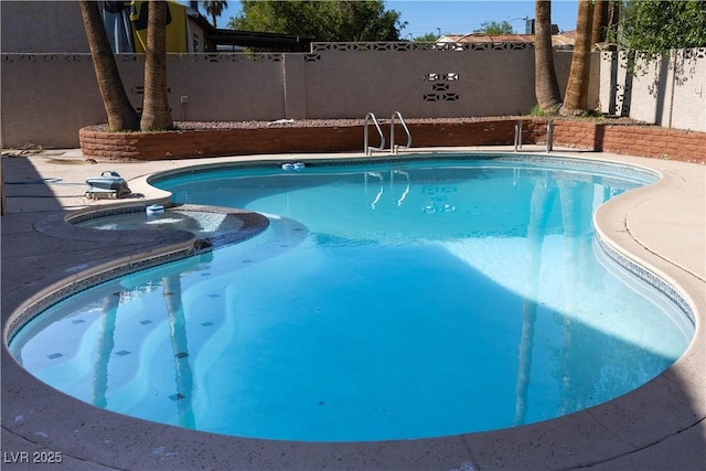 1340 Lucky St, Las Vegas, NV 89104 - view of swimming pool featuring a fenced backyard and a pool with connected hot tub