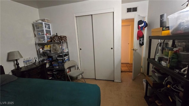 2965 Palma Vista Cir, Las Vegas, NV 89169 - bedroom with a closet