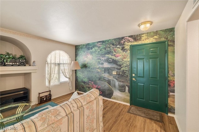 7950 W Flamingo Rd Unit 1024, Las Vegas, NV 89147 - entrance foyer featuring wallpapered walls, an accent wall, and wood finished floors