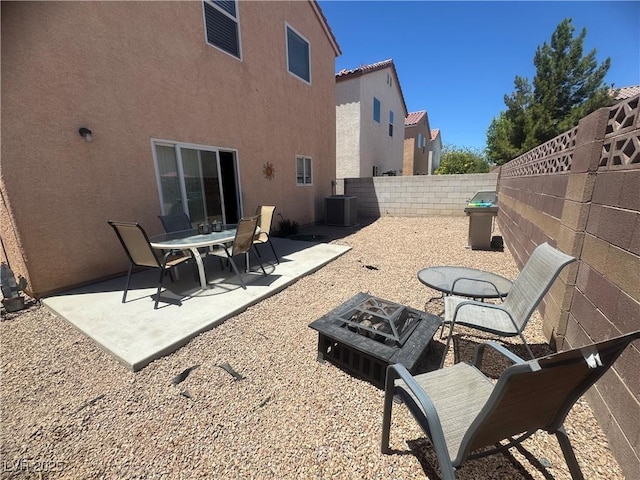 6922 Majestic Palm Dr, Las Vegas, NV 89122 - fenced backyard featuring an outdoor fire pit, a patio area, and grilling area