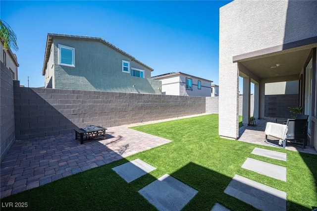 9256 Alden Pointe Ct, Las Vegas, NV 89143 - fenced backyard featuring a patio area