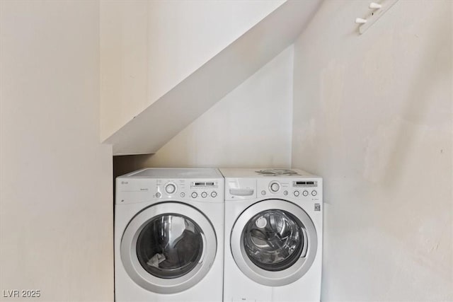 1711 Ember Glow Cir, Las Vegas, NV 89119 - laundry area featuring washing machine and dryer
