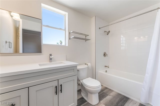 600 Berry Cir, Las Vegas, NV 89107 - bathroom featuring vanity, shower / bath combo, and wood finished floors