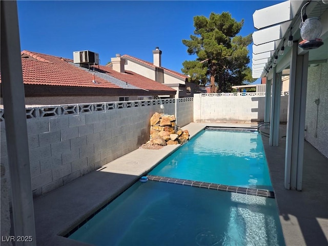 6636 Old Oxford Ave, Las Vegas, NV 89108 - view of swimming pool with a fenced backyard and a pool with connected hot tub