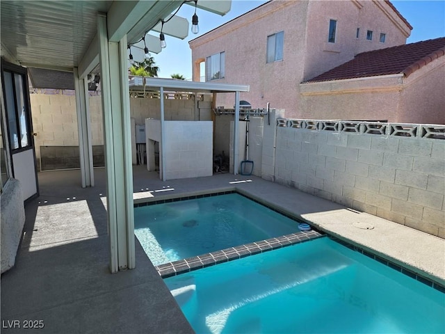 6636 Old Oxford Ave, Las Vegas, NV 89108 - view of pool featuring a fenced backyard and a pool with connected hot tub