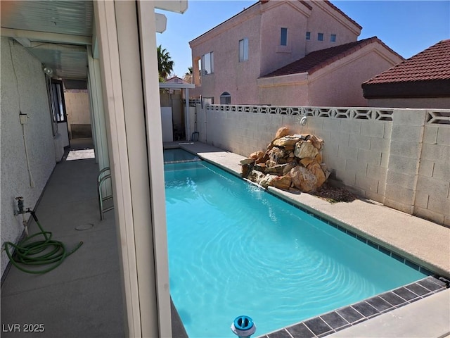 6636 Old Oxford Ave, Las Vegas, NV 89108 - view of swimming pool with a fenced backyard