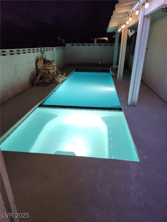 6636 Old Oxford Ave, Las Vegas, NV 89108 - view of swimming pool featuring a pool with connected hot tub